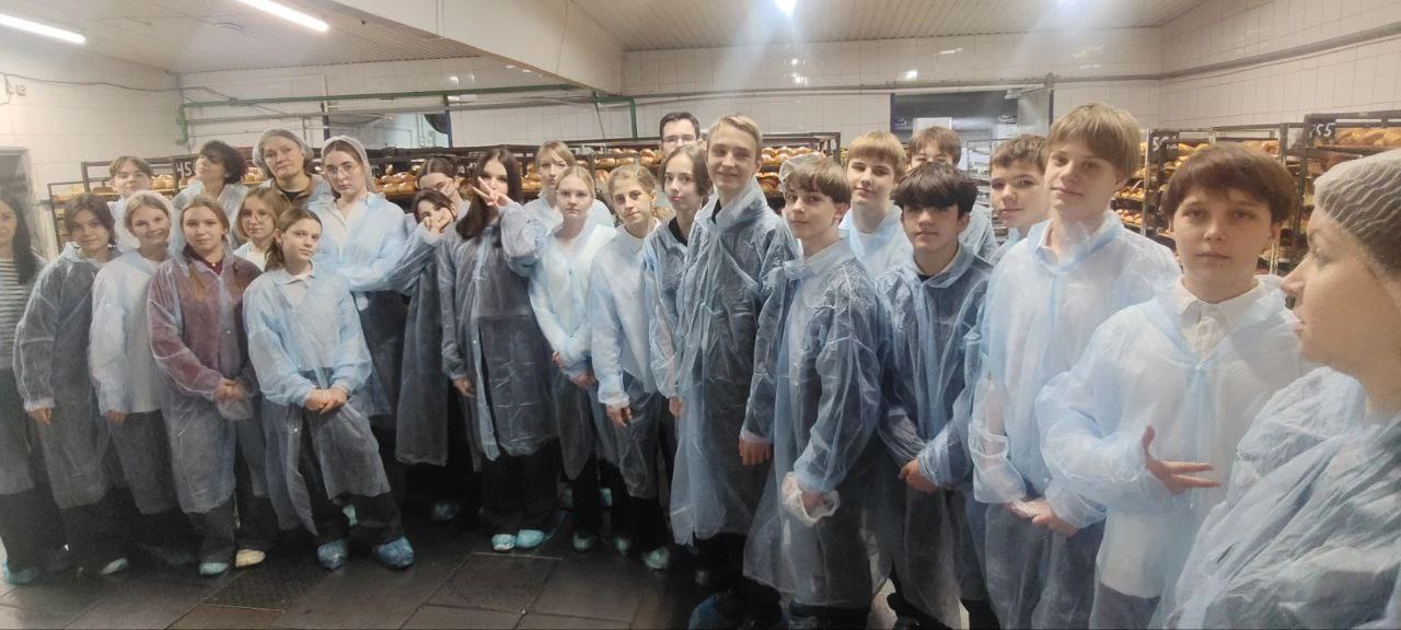 Познавая ремесло: восьмиклассники на Энгельсском хлебокомбинате Познавая ремесло: восьмиклассники на Энгельсском хлебокомбинате.