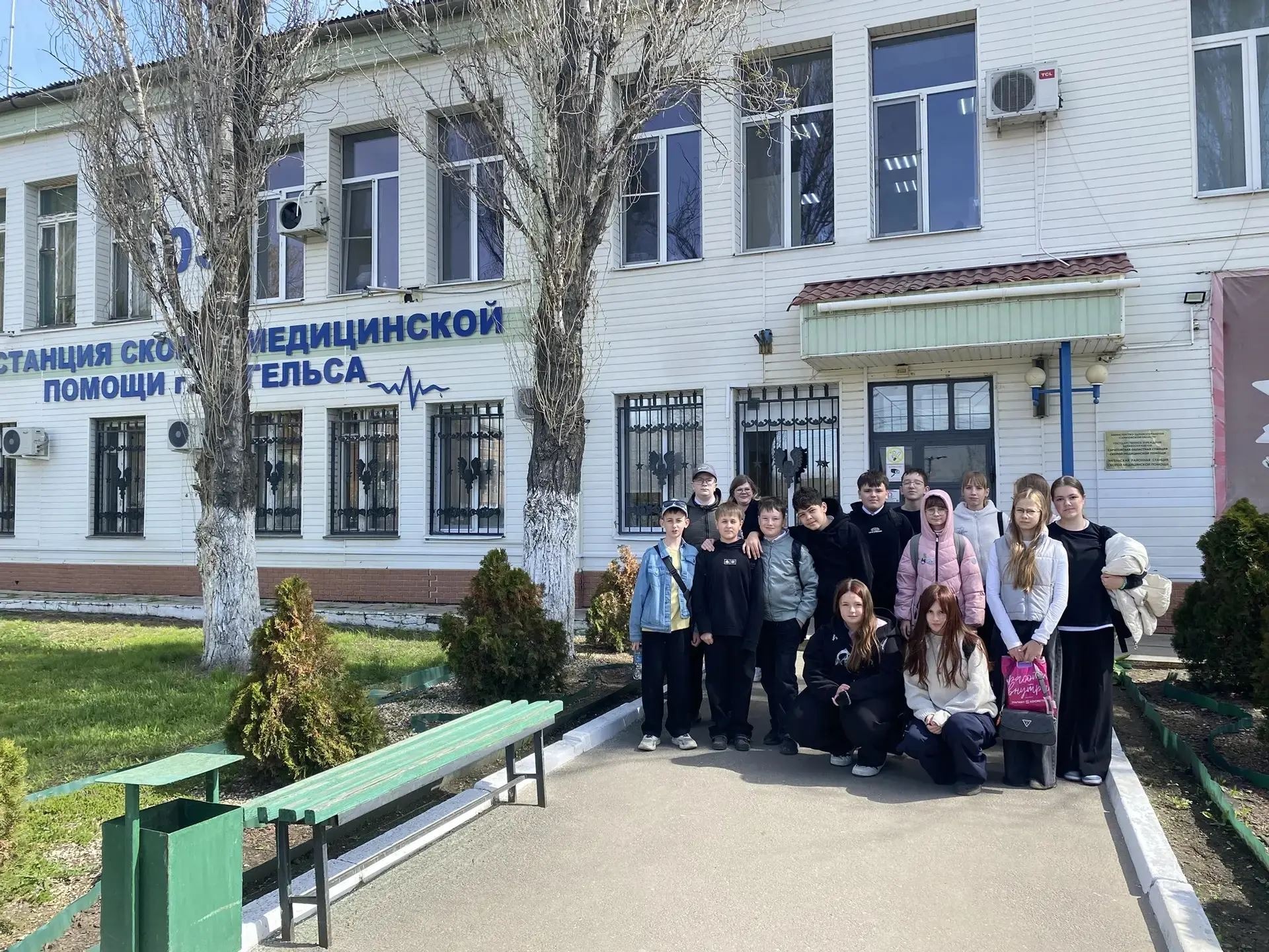«В руках шестиклассников — чужая жизнь»: как ученики спасали манекены и узнали всё о скорой помощи «В руках шестиклассников — чужая жизнь»: как ученики спасали манекены и узнали всё о скорой помощи.