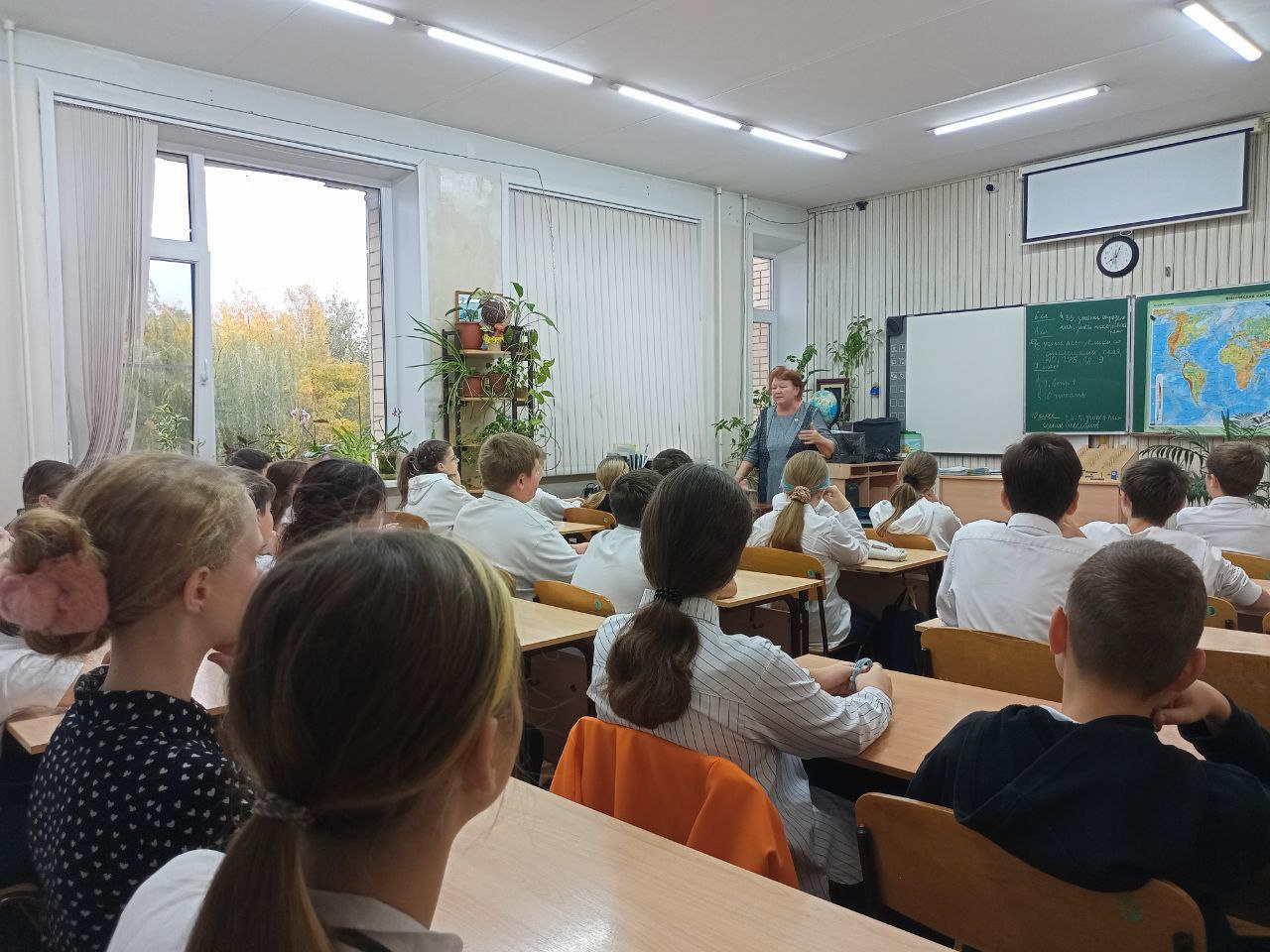 В гостях у шестиклассников – Заслуженный врач РФ Лариса Лунькова В гостях у шестиклассников – Заслуженный врач РФ Лариса Лунькова.