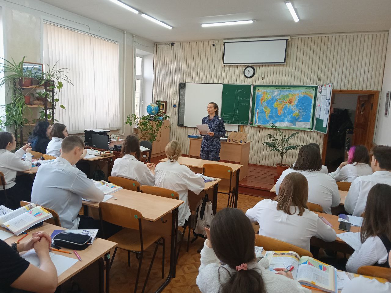 В рамках профориентации старшеклассников.