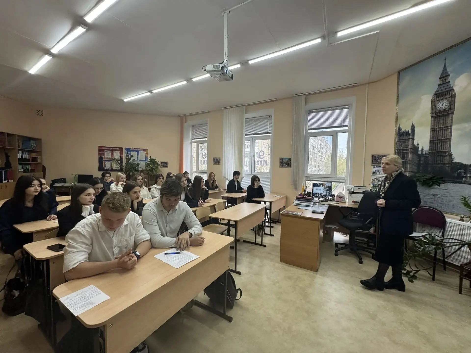 Финансовая безопасность — это не только про взрослых. Наши десятиклассники разобрали схемы мошенников и способы защиты Финансовая безопасность — это не только про взрослых. Наши десятиклассники разобрали схемы мошенников и способы защиты.