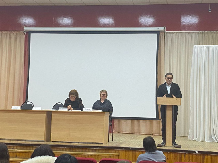 Саратовская область развивает медицину: презентация целевой программы для выпускников.
