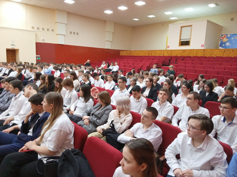 В рамках профориентации в школе состоялась встреча представителей АО ЭОКБ«"Сигнал им.Глухарева» с обучающимися 10-11 классов.